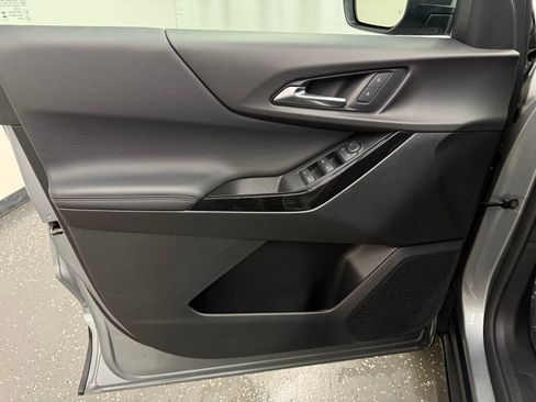 Used 2026 Chevrolet Equinox LT AWD/4WD image 9