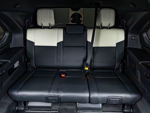 Used 2023 Toyota Sequoia Capstone AWD/4WD image 37