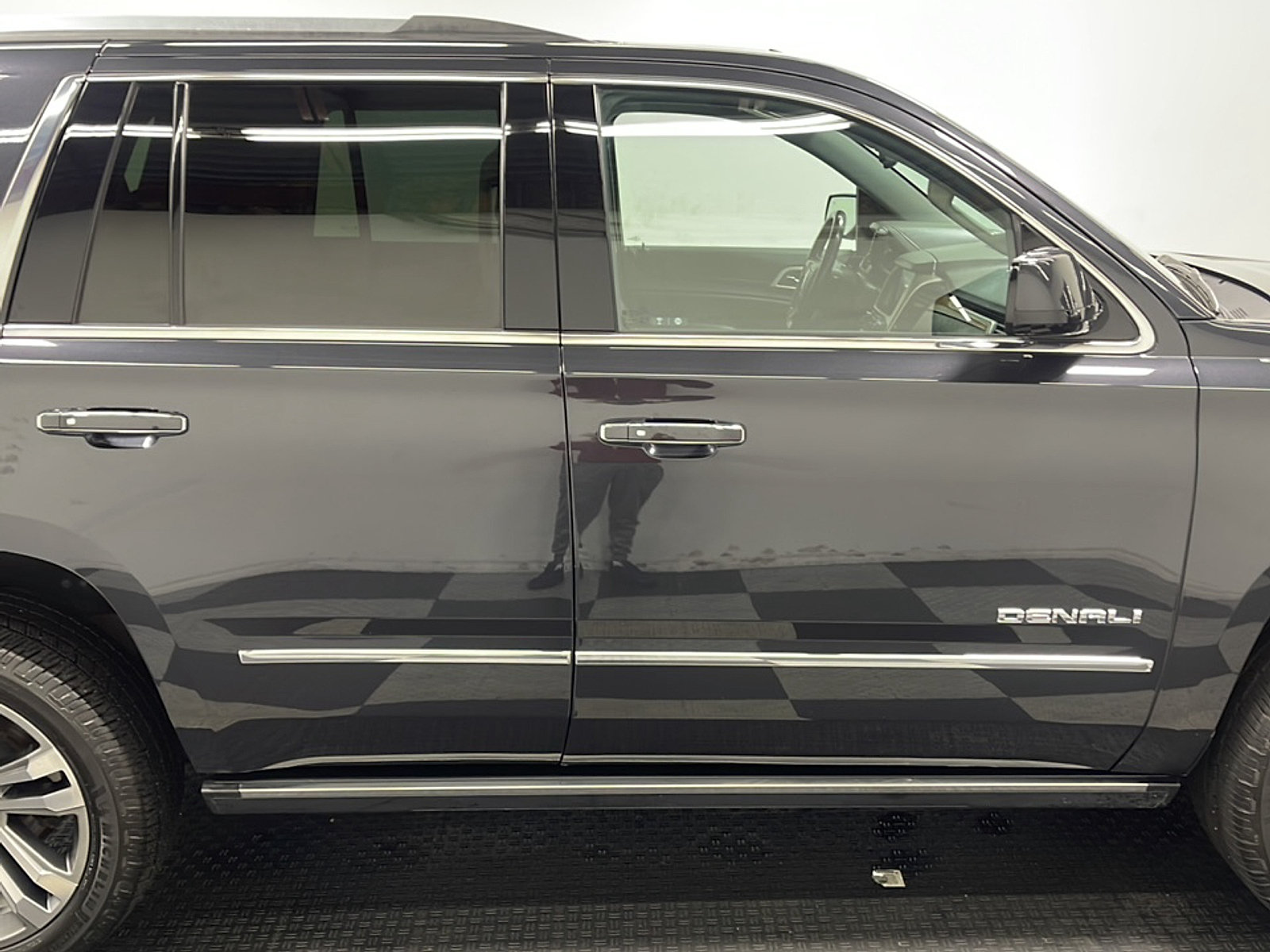 Used 2020 GMC Yukon Denali w/ Denali Premium Package AWD/4WD image 21