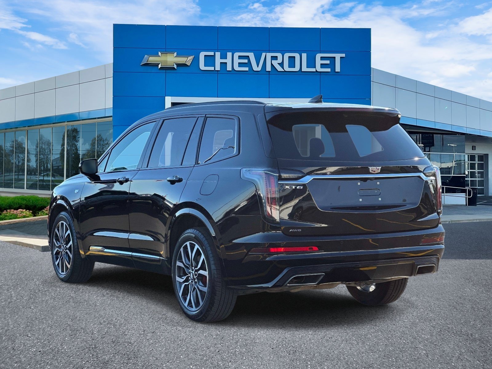 Certified 2025 Cadillac XT6 Sport w/ LPO, Floor Liner Package AWD/4WD image 4