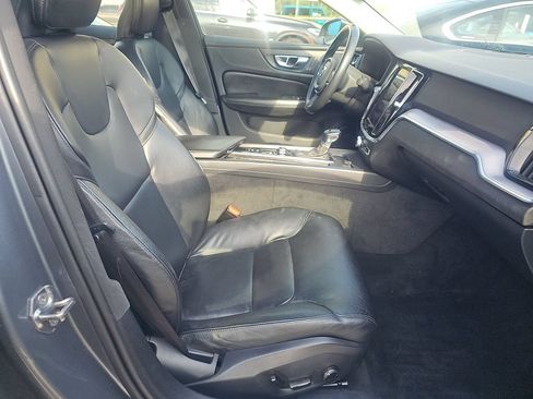 Used 2019 Volvo S60 T5 Momentum w/ Premium Package FWD image 5