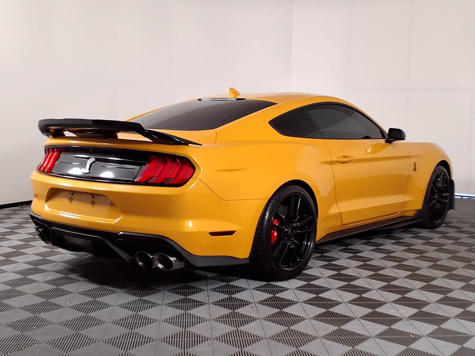 Used 2022 Ford Mustang Shelby GT500 w/ Technology Package RWD image 32