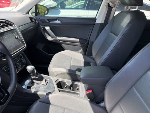 Used 2020 Volkswagen Tiguan SE image 6