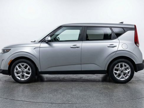 Used 2025 Kia Soul LX w/ LX Technology Package image 5