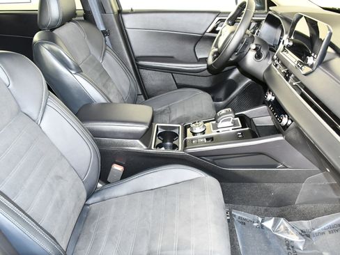 Used 2025 Mitsubishi Outlander SE image 36