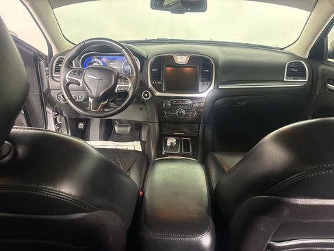 Used 2016 Chrysler 300 Limited image 17