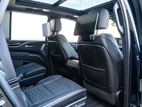 Used 2023 Cadillac Escalade V w/ LPO, ONYX Package image 29