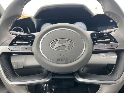 Used 2025 Hyundai Elantra SEL image 25