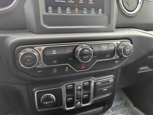 Used 2019 Jeep Wrangler Unlimited Sahara AWD/4WD image 26