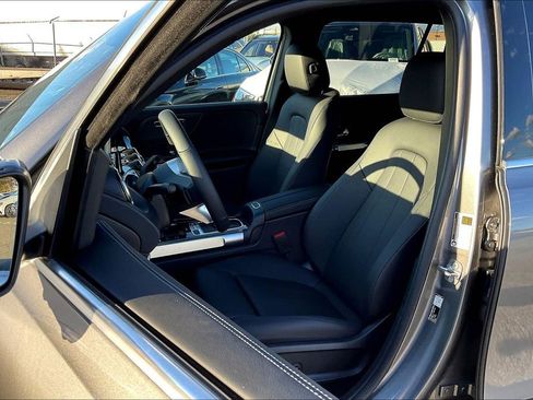 New 2026 Mercedes-Benz GLB 250 4MATIC image 9