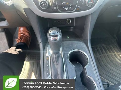 Used 2019 Chevrolet Equinox LS w/ LS Convenience Package FWD image 12