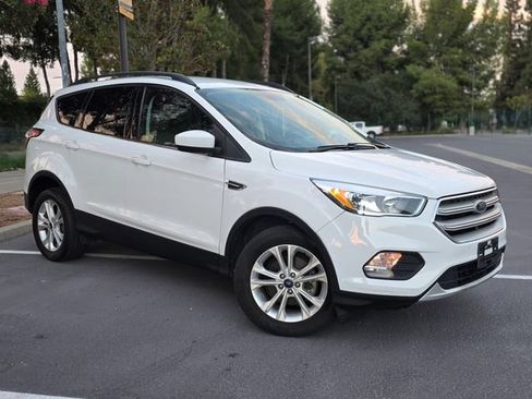 Used 2018 Ford Escape SE FWD image 30
