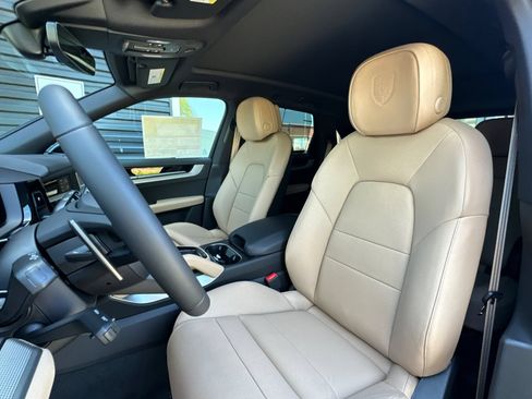New 2026 Porsche Cayenne E-Hybrid AWD/4WD image 5