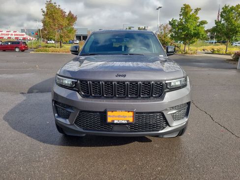 New 2025 Jeep Grand Cherokee Altitude w/ Trailer Tow Package image 14