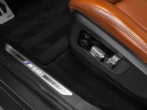 Used 2022 BMW X5 M50i w/ Executive Package image 32