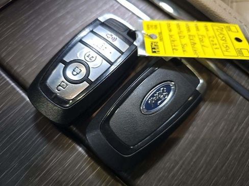 Used 2023 Ford Expedition Max Limited AWD/4WD image 4