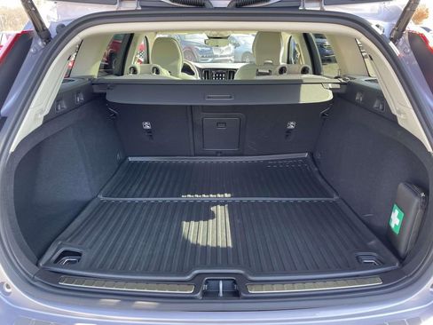 Certified 2026 Volvo V60 B5 Cross Country Plus w/ Protection Package Premier image 30