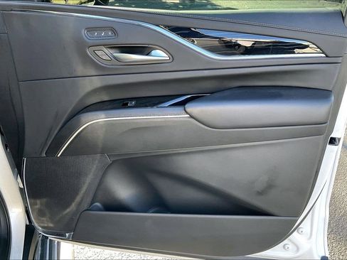 Used 2024 Cadillac Escalade ESV V w/ Heavy-Duty Trailer Package image 21
