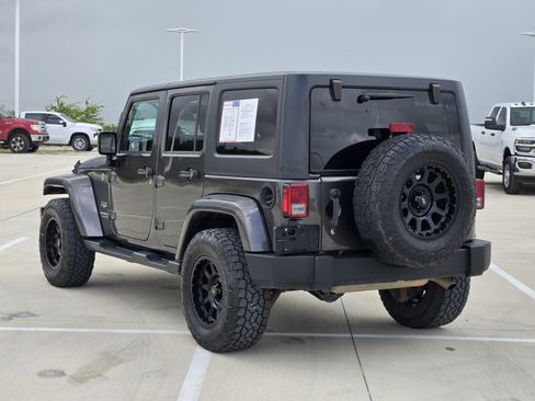 Used 2017 Jeep Wrangler Unlimited Sahara w/ Dual Top Group AWD/4WD image 6