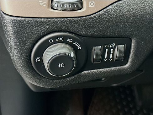 Used 2017 Jeep Cherokee Latitude w/ True North Edition AWD/4WD image 17