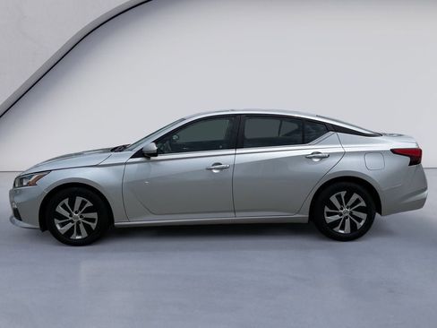 Used 2020 Nissan Altima 2.5 S FWD image 2