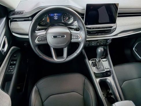 Used 2022 Jeep Compass Latitude w/ Sun and Sound Group AWD/4WD image 31