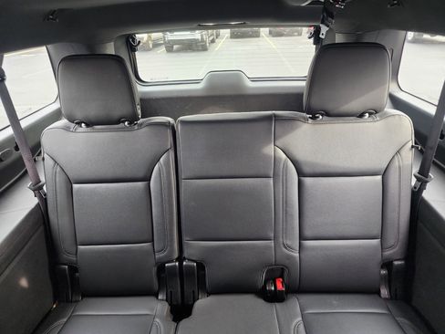 Used 2024 Chevrolet Suburban LT image 18