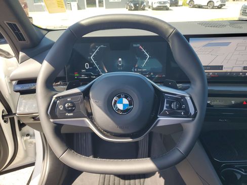 Used 2026 BMW 530i xDrive AWD/4WD image 18