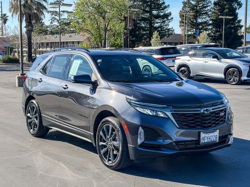 Used 2022 Chevrolet Equinox RS w/ Infotainment Package image 5