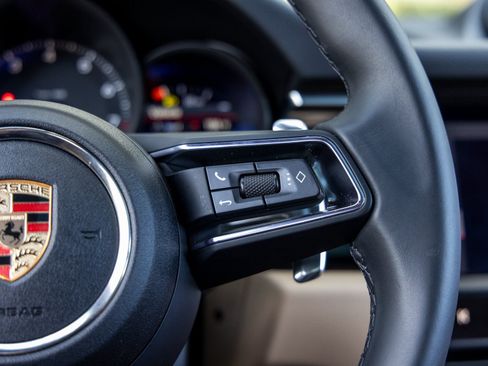 Certified 2025 Porsche Macan image 31