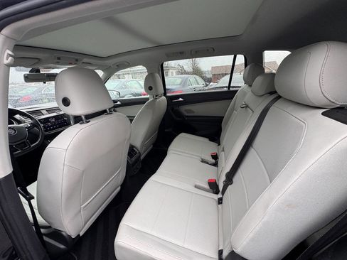 Used 2018 Volkswagen Tiguan SE w/ Panoramic Sunroof Package image 13