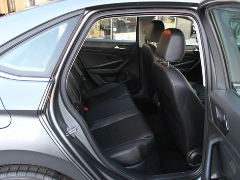 Used 2019 Volkswagen Jetta SEL Premium FWD image 11