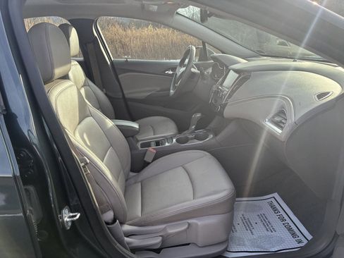 Used 2018 Chevrolet Cruze Premier image 17