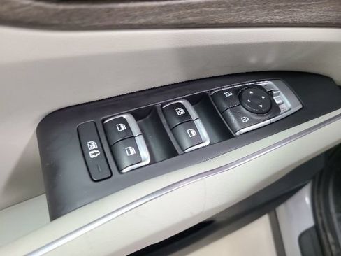 Used 2023 Kia Sorento S w/ Panoramic Sunroof Package AWD/4WD image 25