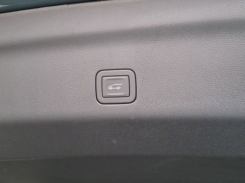 Used 2025 Cadillac Escalade V image 37