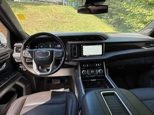 Used 2023 GMC Yukon Denali RWD image 10