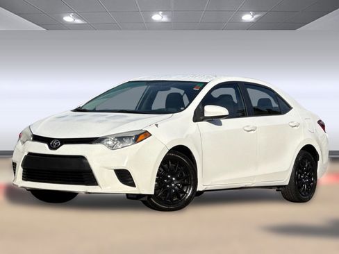 Used 2014 Toyota Corolla LE image 2