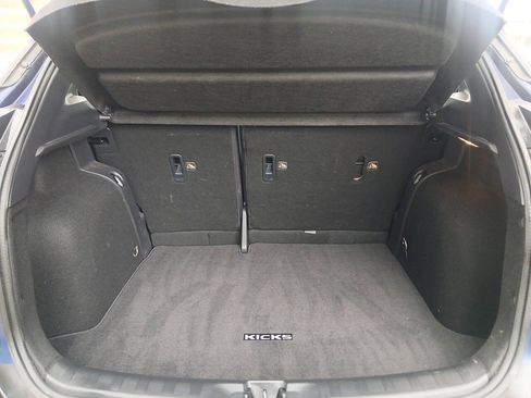 Used 2018 Nissan Kicks SV FWD image 17