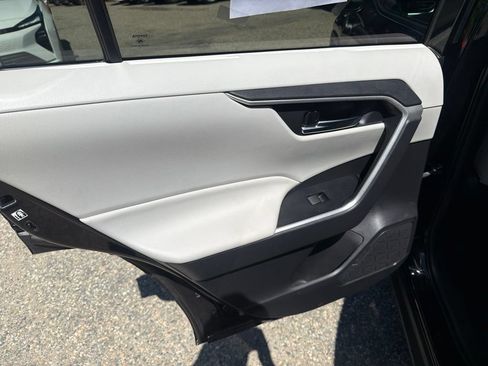 Used 2020 Toyota RAV4 XLE w/ Convenience Package AWD/4WD image 18