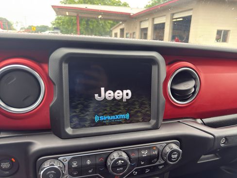 Used 2019 Jeep Wrangler Unlimited Rubicon AWD/4WD image 14