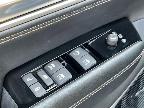 New 2024 Jeep Wagoneer Series III w/ Premium Group I image 28