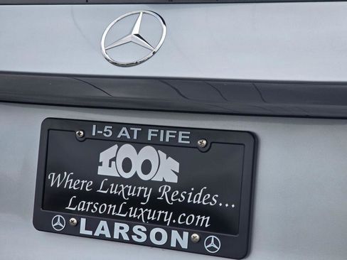 Used 2025 Mercedes-Benz GLC 350e 4MATIC image 32