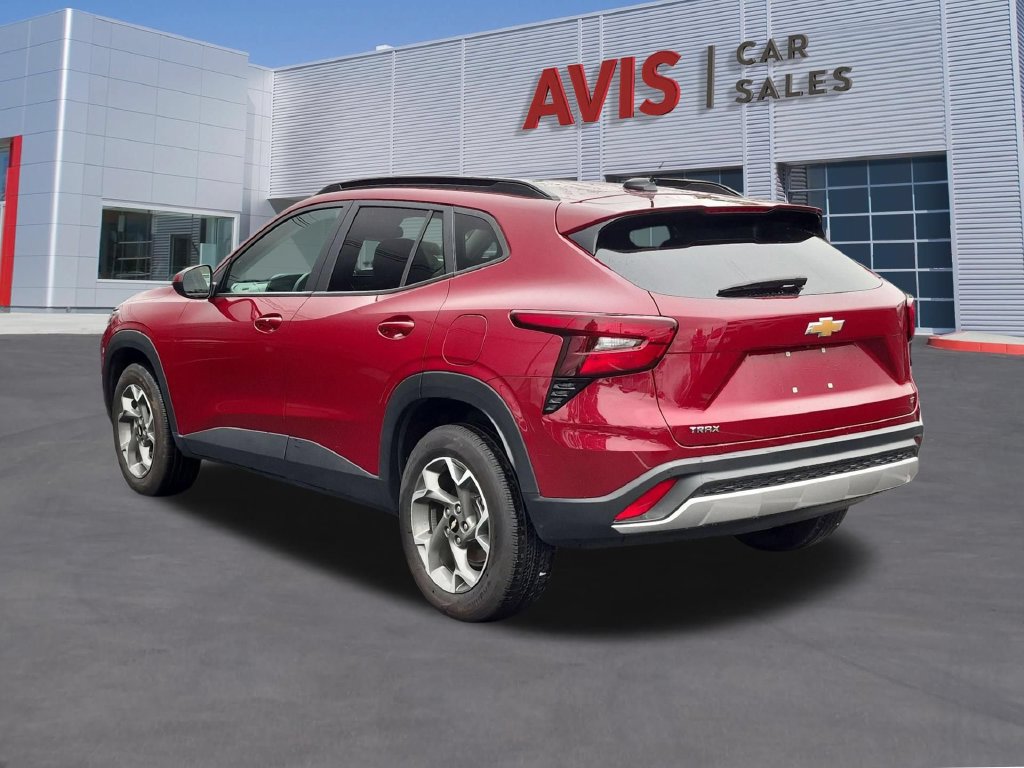 Used 2025 Chevrolet Trax LT w/ LT Convenience Package FWD image 9