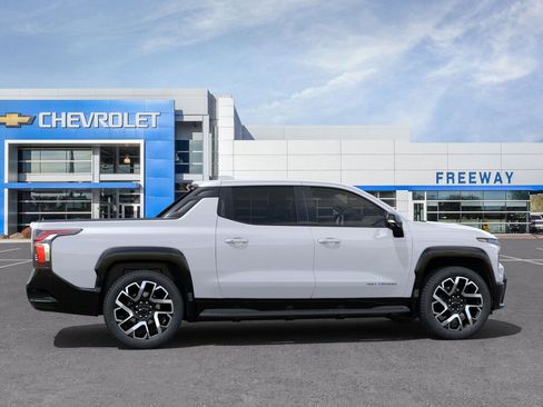 New 2024 Chevrolet Silverado EV RST image 5