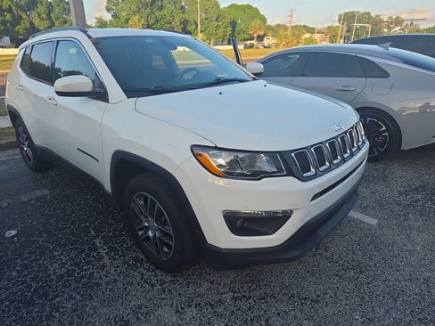 Used 2018 Jeep Compass Latitude FWD image 12
