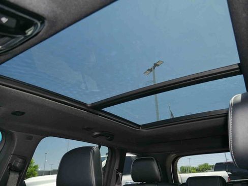 Certified 2022 Jeep Grand Cherokee Overland w/ MOPAR Finishing Package AWD/4WD image 37