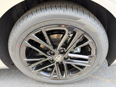 Used 2026 Toyota Camry SE FWD image 19