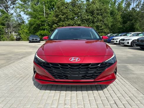 Used 2022 Hyundai Elantra SEL w/ Convenience Package FWD image 3