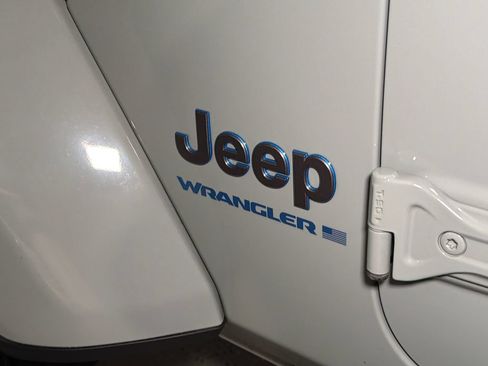 Used 2024 Jeep Wrangler Unlimited w/ Convenience Group AWD/4WD image 15