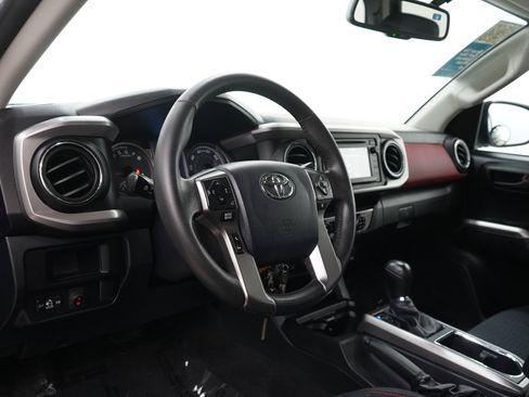 Used 2017 Toyota Tacoma SR5 w/ Tow Package AWD/4WD image 19